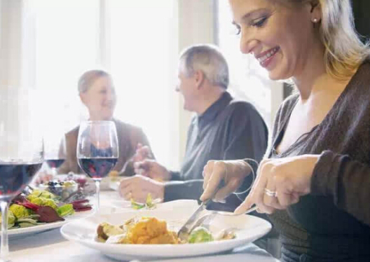 午飯前喝點湯有保健作用-怎么吃才健康?