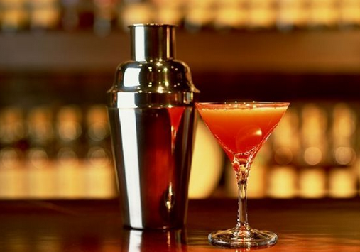 喝酒時邊喝水不容易酒醉-怎么喝酒不容易醉?