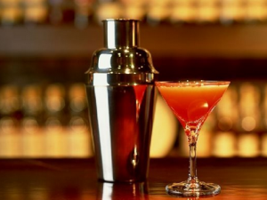 怎么喝酒不容易醉?喝酒時邊喝水不容易酒醉