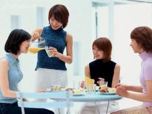 上班族中午吃什么?上班族應(yīng)警惕午餐飲食的8個(gè)誤區(qū)