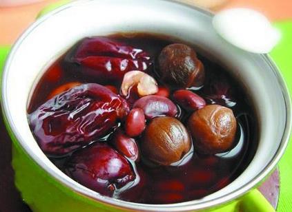 上火吃什么好?春季多喝六大清熱滋陰降火湯