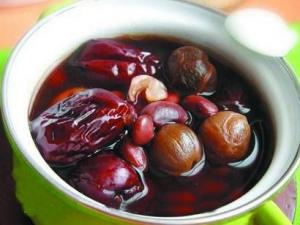 上火吃什么好?春季多喝六大清熱滋陰降火湯