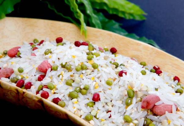 米飯和面食吃哪個更好?吃米和吃面哪個更營養(yǎng)減肥養(yǎng)胃?