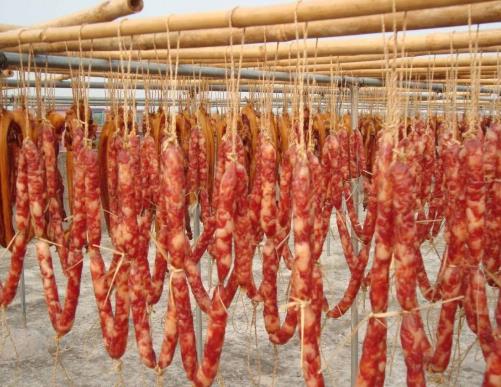 香腸被貓叼走扔掉了還可以吃嗎?香腸粘了是不是壞了