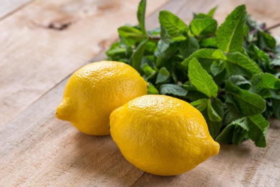 ?吃檸檬有哪些好處?檸檬皮有什么功效?