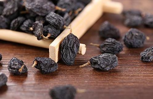 黑枸杞泡水后變成綠色能喝嗎 黑枸杞煮完以后為什么會是綠色