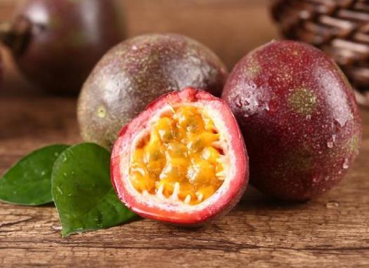 喝一個(gè)月的蜂蜜百香果會(huì)白嗎?長(zhǎng)期喝百香果蜂蜜水好嗎?