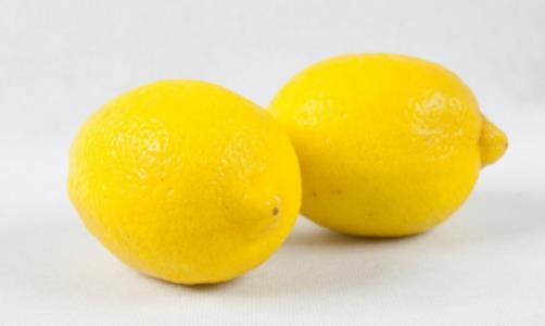 檸檬皮可以泡水喝嗎?檸檬皮泡水喝會引起過敏嗎?