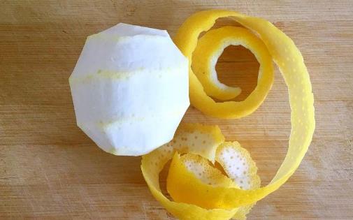 檸檬皮可以泡水喝嗎?檸檬皮泡水喝會引起過敏嗎?