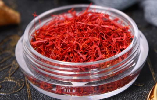 藏紅花泡水的顏色是什么顏色 藏紅花喝多久能祛斑