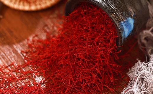 藏紅花能和茶葉一起泡水喝嗎 藏紅花可以和黑枸杞一起泡水喝嗎