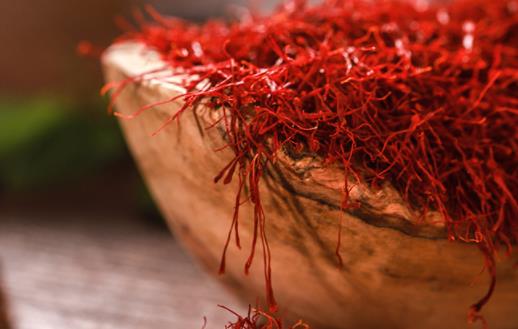 藏紅花能和茶葉一起泡水喝嗎 藏紅花可以和黑枸杞一起泡水喝嗎