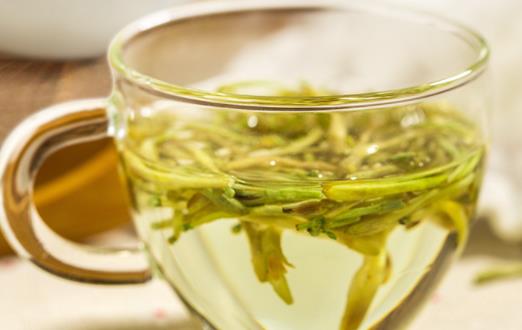 敷金銀花水可以祛痘嗎 金銀花可以敷臉嗎