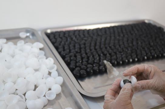 不要再吃黑芝麻丸了,要吃就吃正宗的九蒸九曬黑芝麻丸,兩者區別太大了