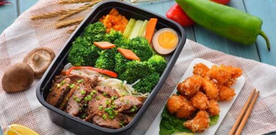 隔夜飯菜用微波爐加熱對身體有害嗎 隔夜飯冷的放冰箱還是熱的放