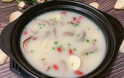 豬肚子和什么煲湯最好 豬肚子怎么做最好吃