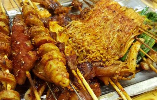 吃完燒烤后喝牛奶好嗎 吃完燒烤后吃什么水果好呢