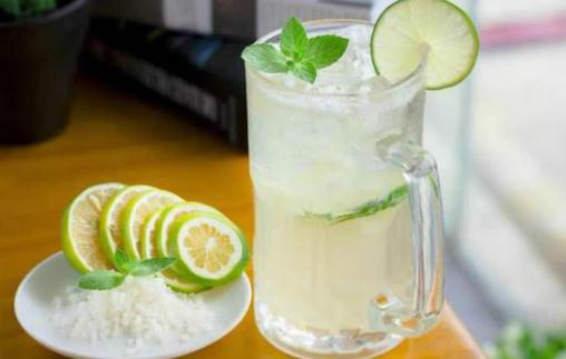 ?月經(jīng)期喝檸檬水的壞處 檸檬水一次放多少檸檬