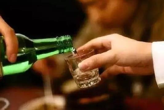 受傷結疤期間可以喝酒嗎?新冠疫苗兩針之間可以喝酒嗎?