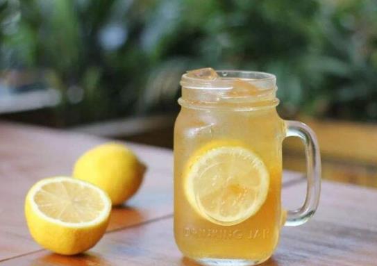 ?干檸檬泡水發(fā)苦是什么原因?喝檸檬水可以降火嗎?