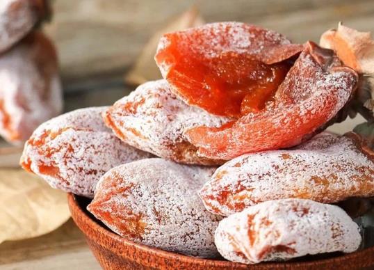 柿餅上的白色物質是什么?柿餅上有白色的東西可以吃嗎?