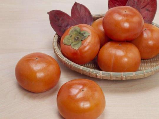 空腹能不能吃柿子?酸奶柿子要隔多久才能吃?