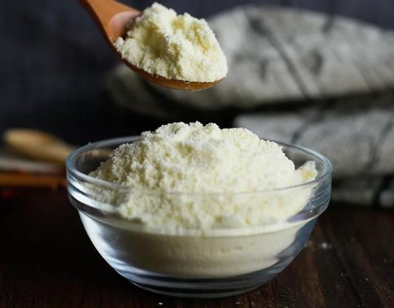 奶粉有黑色雜質正常嗎?奶粉干吃有營養嗎?