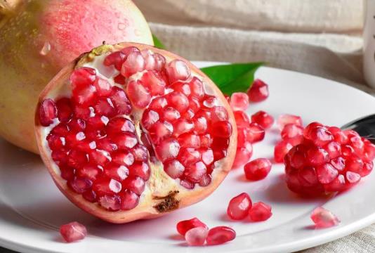 ?吃石榴上火怎么降火?如何剝石榴皮?