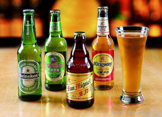 啤酒對(duì)瓶吹為什么容易醉?喝了瓶啤酒6個(gè)小時(shí)可以開(kāi)車(chē)嗎