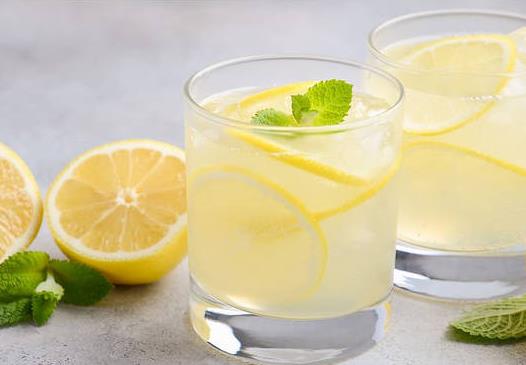 ?泡水用干檸檬好還是生檸檬好?檸檬水可以喝藥用嗎