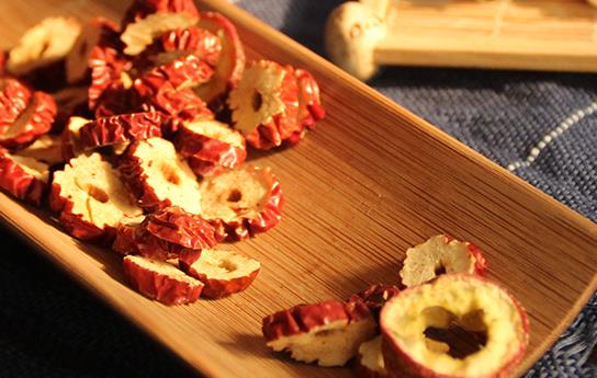 山楂枸杞泡水可以天天喝嗎 飲用山楂枸杞茶有什么要注意的