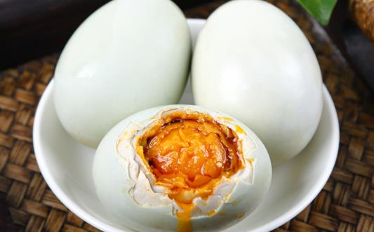 真空包裝的咸鴨蛋會壞嗎 咸鴨蛋能放多久不壞