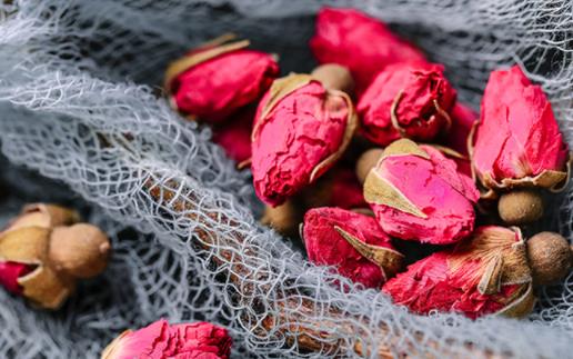 玫瑰花茶可以加蜂蜜嗎 玫瑰花茶和什么搭配比較好