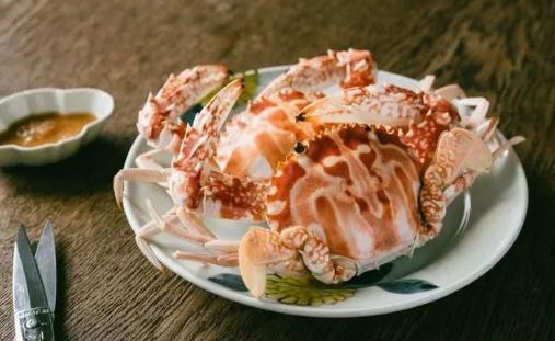 吃完螃蟹三個小時能吃柿子嗎 吃完螃蟹后吃點什么比較好