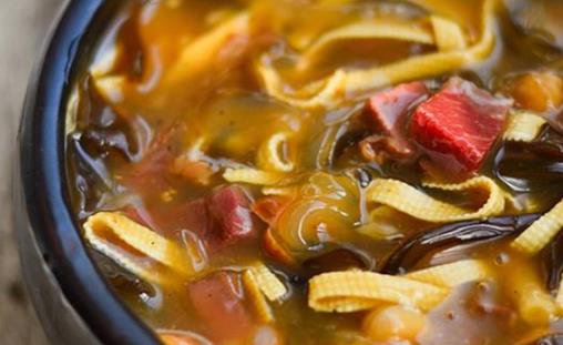 胡辣湯放白胡椒還是黑胡椒 胡辣湯過期了還能喝嗎