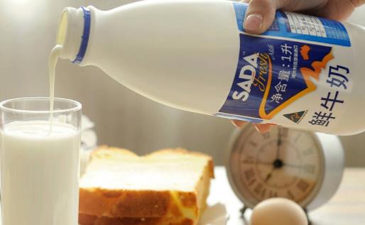 鮮牛奶在常溫下能放多久 未開(kāi)封鮮牛奶忘記放冰箱一夜可以喝嗎