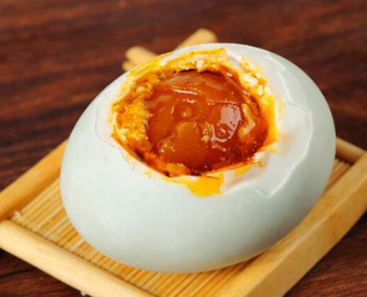 ?咸鴨蛋臭了蛋黃黑了還能吃嗎?咸鴨蛋腌制多久可以吃