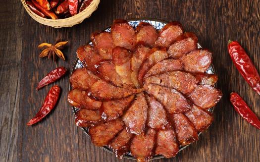 香腸外面白色的東西是什么 香腸輕微發霉怎么處理