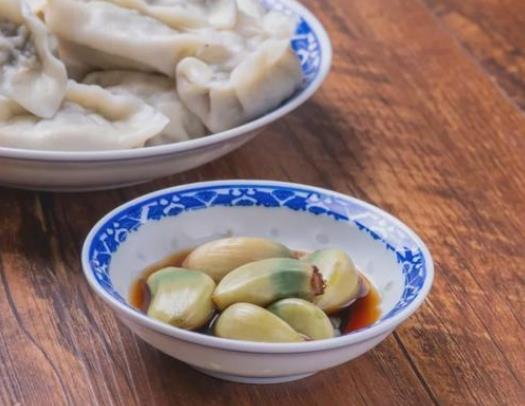 ?臘八蒜冬天放三個(gè)月還能吃嗎?臘八蒜能腌多久