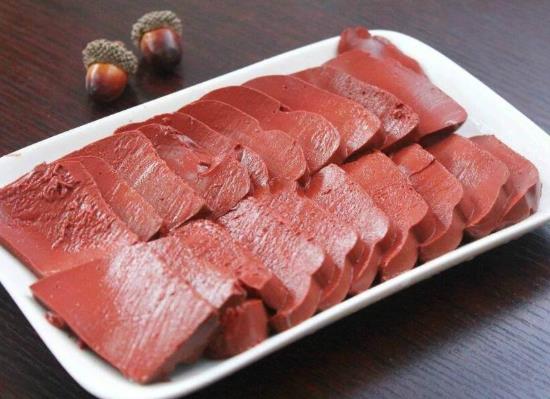 豬血算發性食物嗎?豬血為什么開水煮了之后發綠