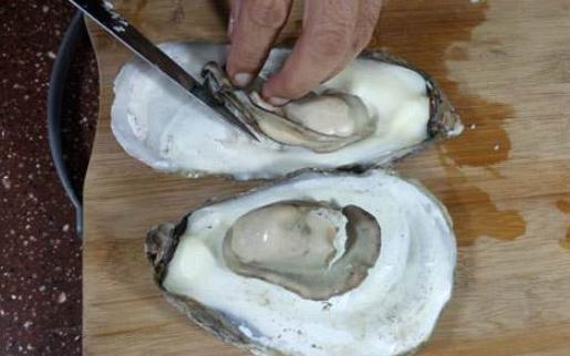 生蠔怎么清洗內臟圖解 生蠔清洗干凈后能放冰箱冷藏多久
