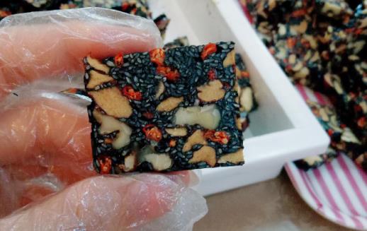 一天中阿膠糕什么時候吃最有效果 阿膠是什么人都可以吃的嗎