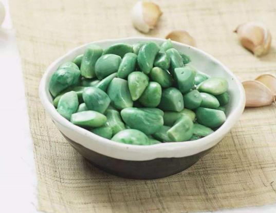 臘八蒜只能冬天做嗎?臘八蒜怎么變綠的圖片