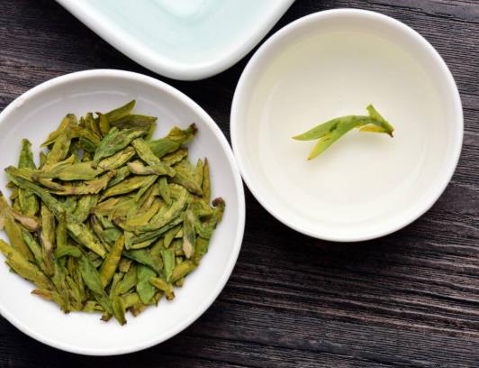 ?龍井茶可以用沸水泡嗎?龍井茶能用紫砂壺泡嗎