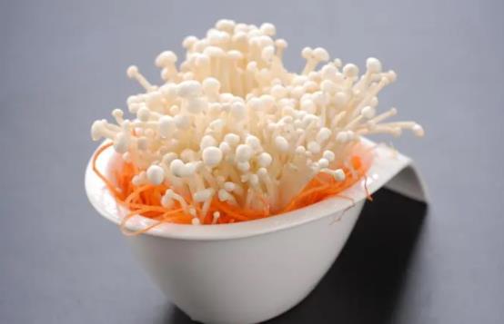 吃金針菇可以抗過敏是真的嗎?金針菇吃多了會(huì)怎么樣?