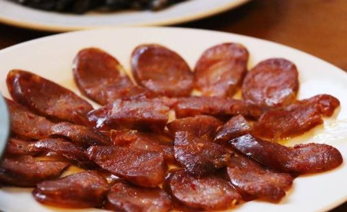 香腸曬干變酸了正常嗎 香腸曬幾天可以放冰箱