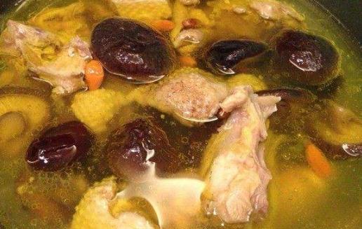 用雞腿燉湯跟整雞有區別嗎 雞湯什么時候喝吸收最好