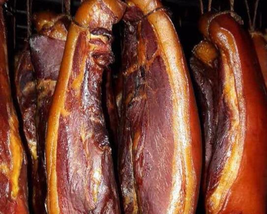 臘肉一直掛在不通風處會長霉嗎?臘肉滴油是要壞嗎