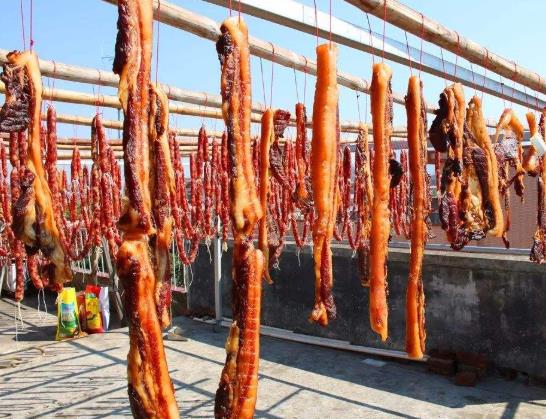 臘肉一直掛在不通風處會長霉嗎?臘肉滴油是要壞嗎