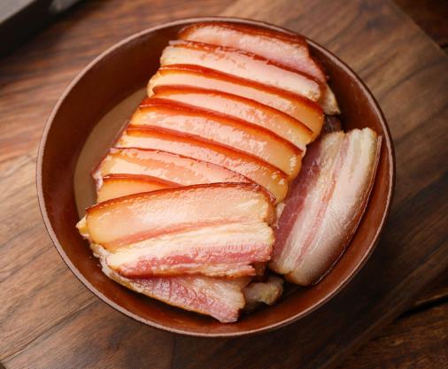 曬臘肉噴白醋有什么作用?曬臘肉滴出油好還是不滴油好